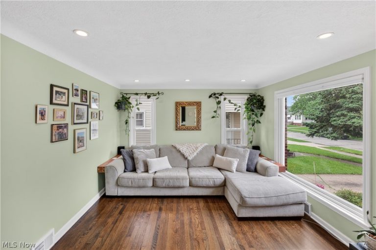 4103 Dawnshire Drive, Parma, OH - Photo 3