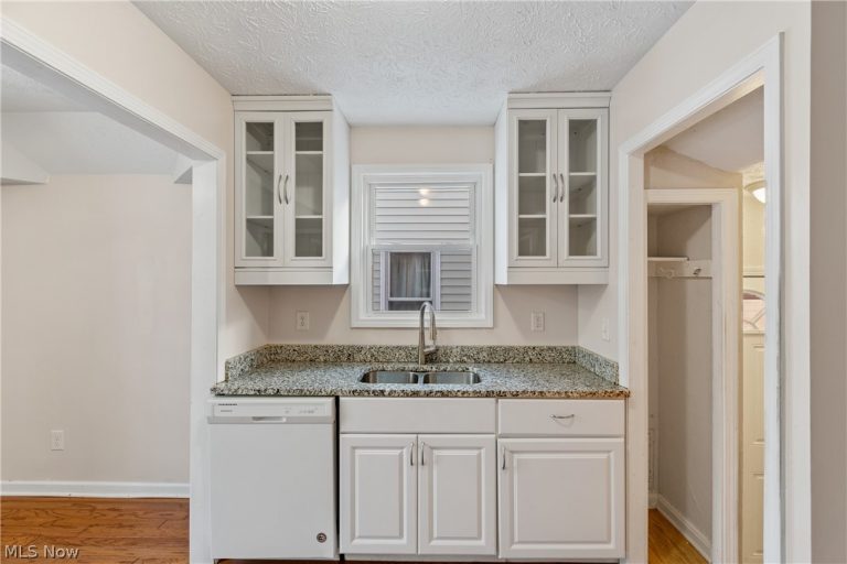 14313 Montrose Avenue, Cleveland, OH - Photo 6