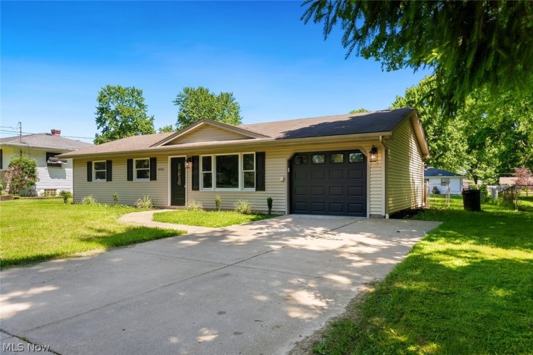 4542 Plumbrook Drive, Canfield, OH - Photo 3