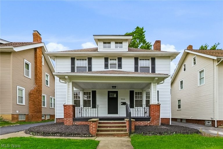 3244 Redwood Road, Cleveland Heights, OH, 44118