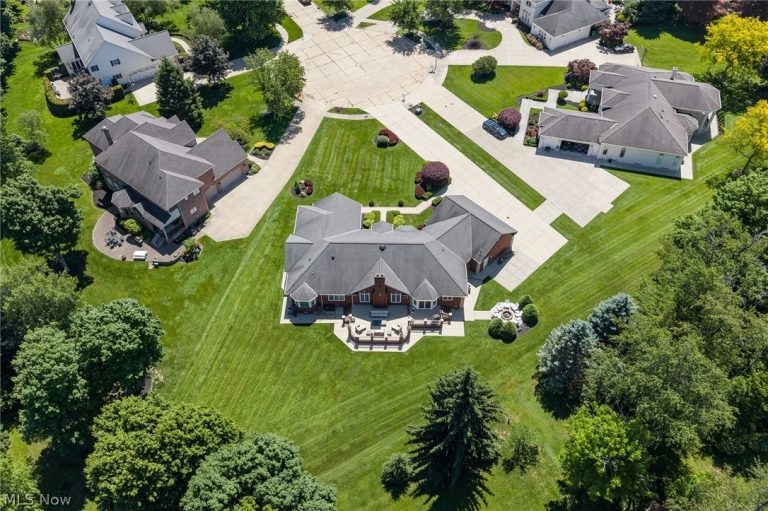 427 Diana Court, Highland Heights, OH - Photo 2