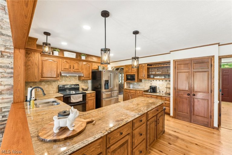 4022 Sunset Drive, Medina, OH - Photo 8