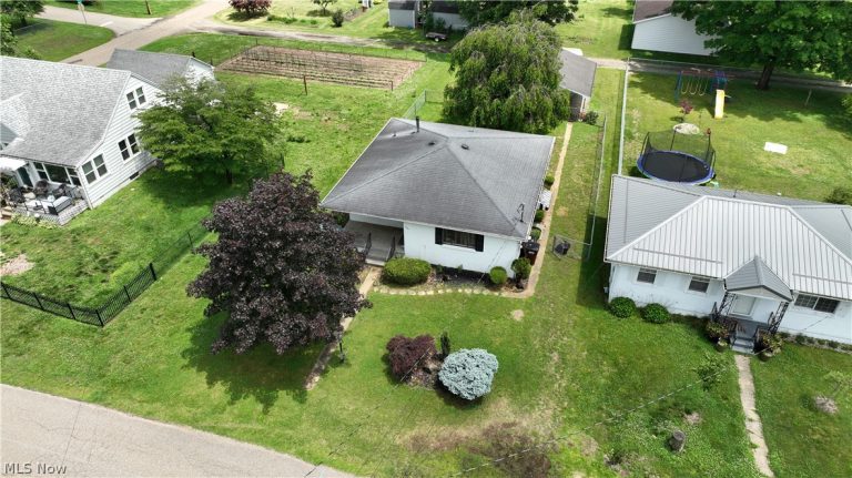 740 Mary Street, Belpre, OH - Photo 3