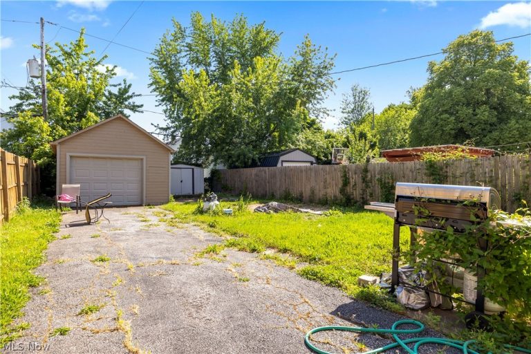 11305 Linnet Avenue, Cleveland, OH - Photo 4