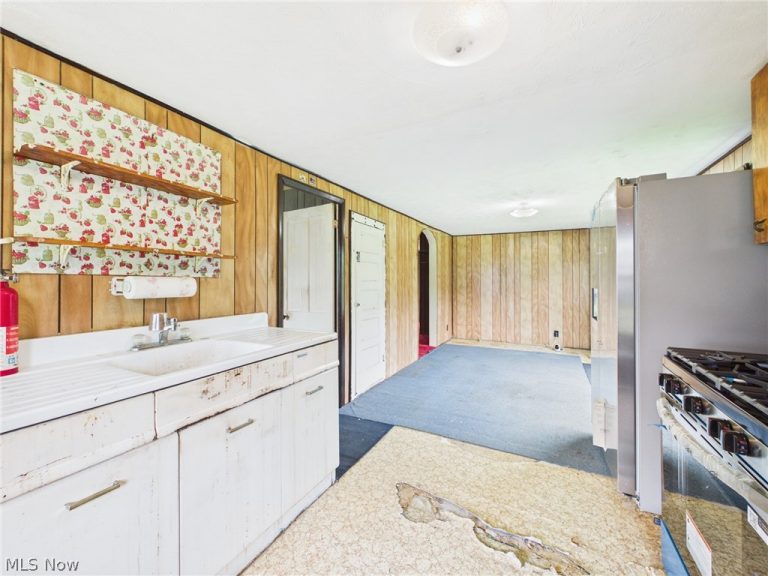 1086 Pleasant Ridge Road, Sistersville, WV - Photo 5