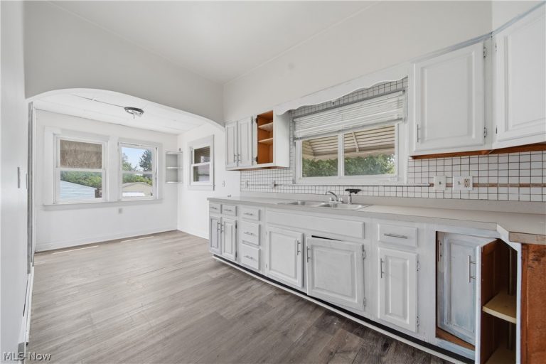 1304 Waterloo Road, Akron, OH - Photo 6