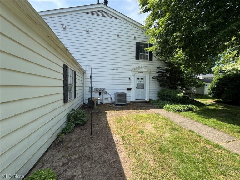 7294 Foxmill Road #19D, Mentor, OH - Photo 2