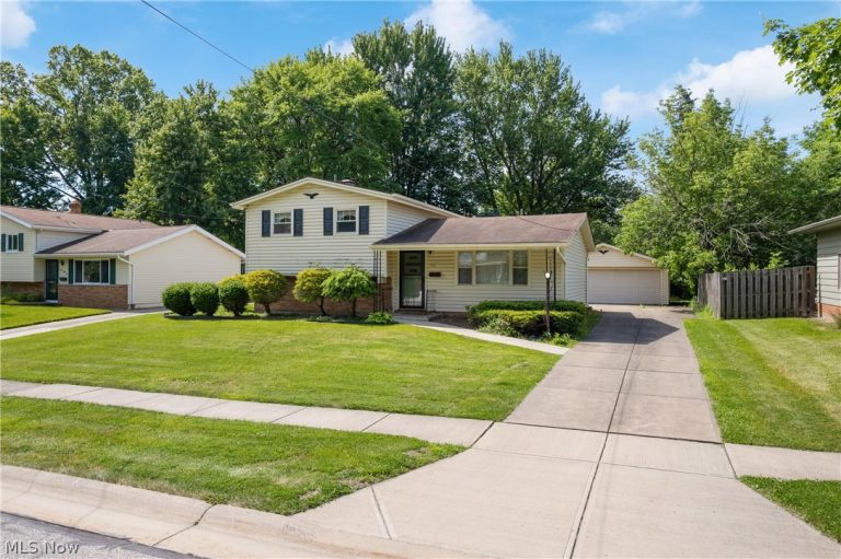 156 Dorland Avenue, Berea, OH - Photo 2