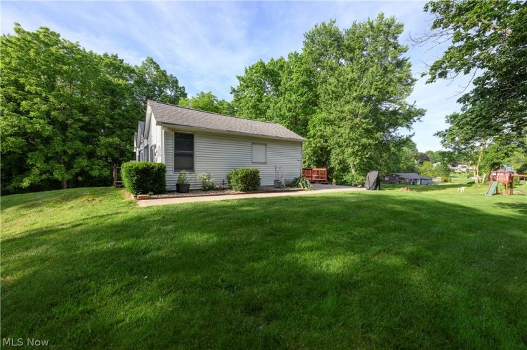 7660 Akron Avenue, Canal Fulton, OH - Photo 3