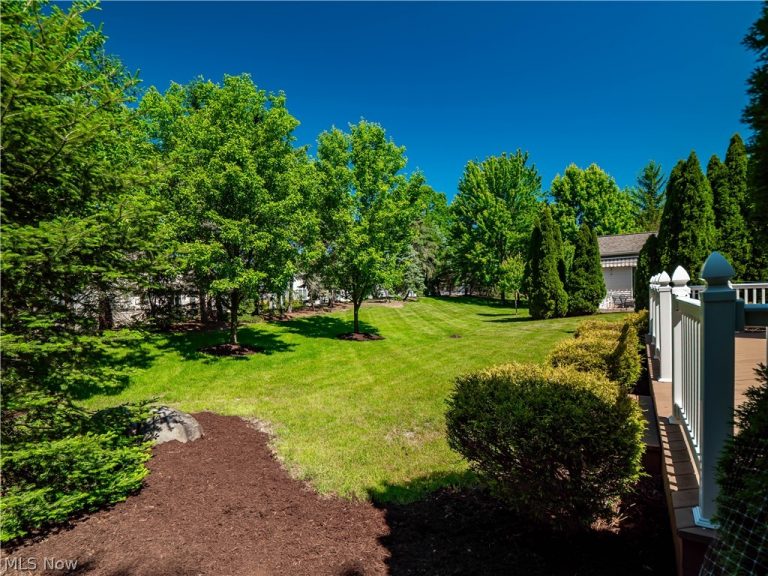 15346 Chestnut Oak Lane, Strongsville, OH - Photo 8