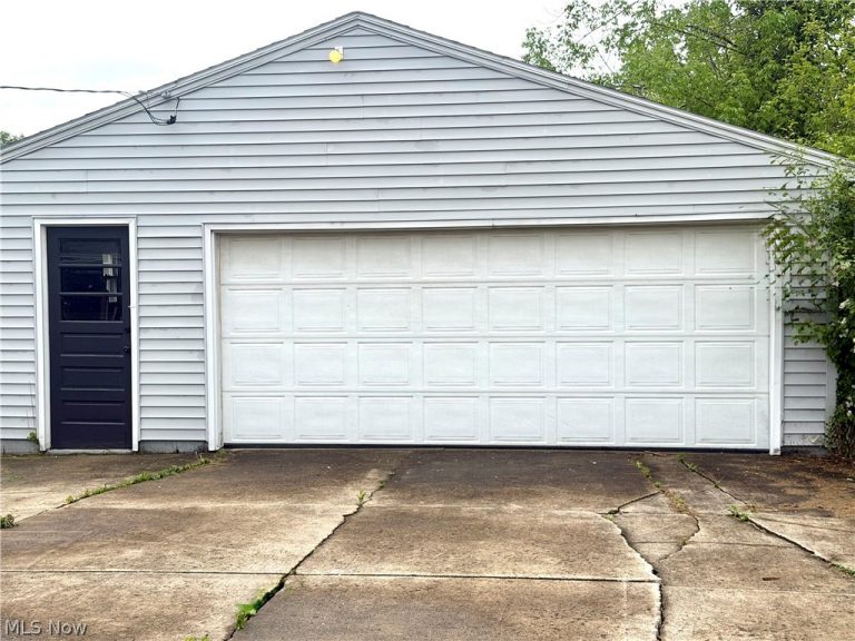 2065 Clermont Avenue, Warren, OH - Photo 6