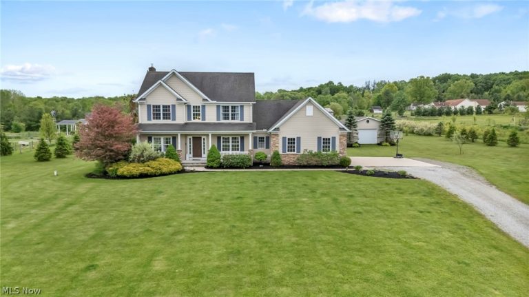 14353 Radcliffe Road, Chardon, OH - Photo 4