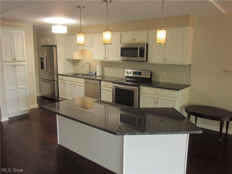22555 Center Ridge Road #201, Rocky River, OH - Photo 3