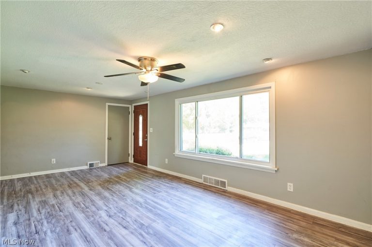 1160 Ivy Street, North Canton, OH - Photo 3