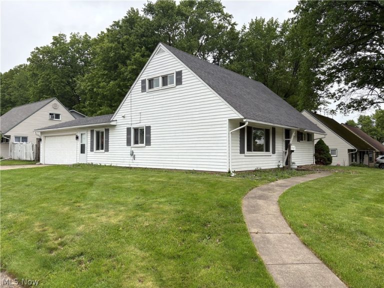 2300 Giffels Drive, Cuyahoga Falls, OH - Photo 3