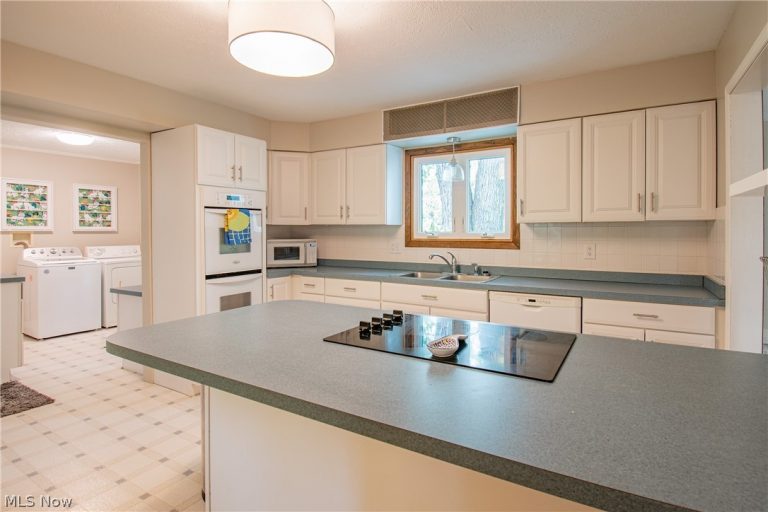 300 Tanglewood Trail, Wadsworth, OH - Photo 8