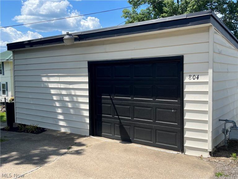 804 Oakland Boulevard, Cambridge, OH - Photo 4