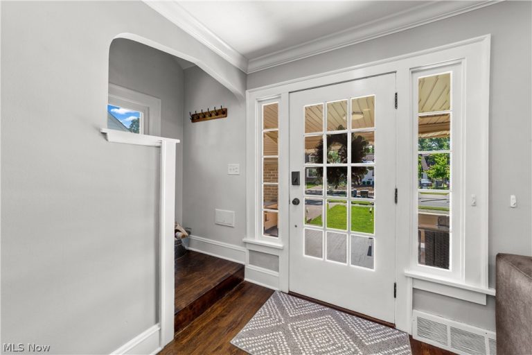 560 Elmwood Road, Bay Village, OH - Photo 6