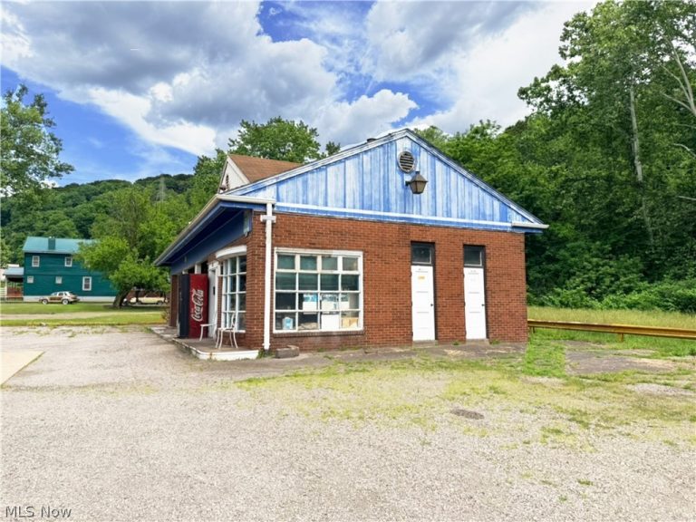 300 Pennsylvania Avenue, Weirton, WV - Photo 3