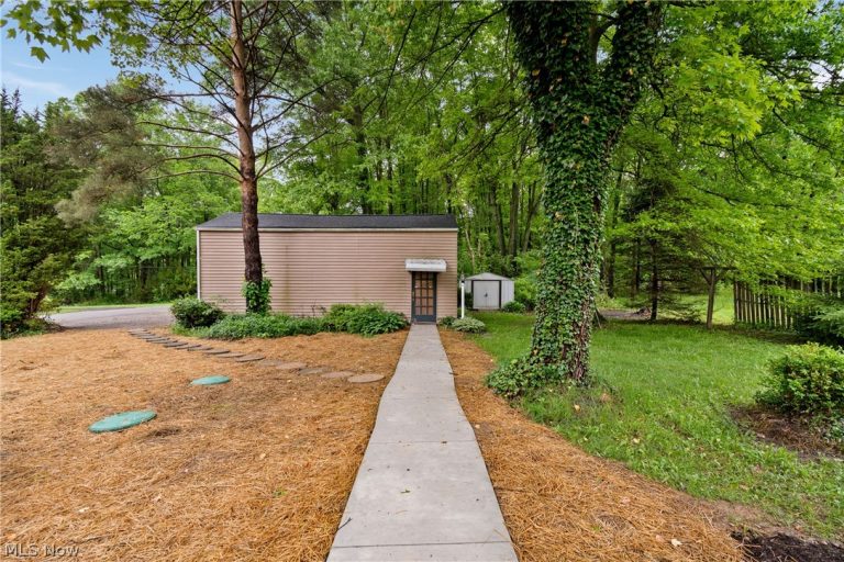 13222 Atwater Avenue, Alliance, OH - Photo 6