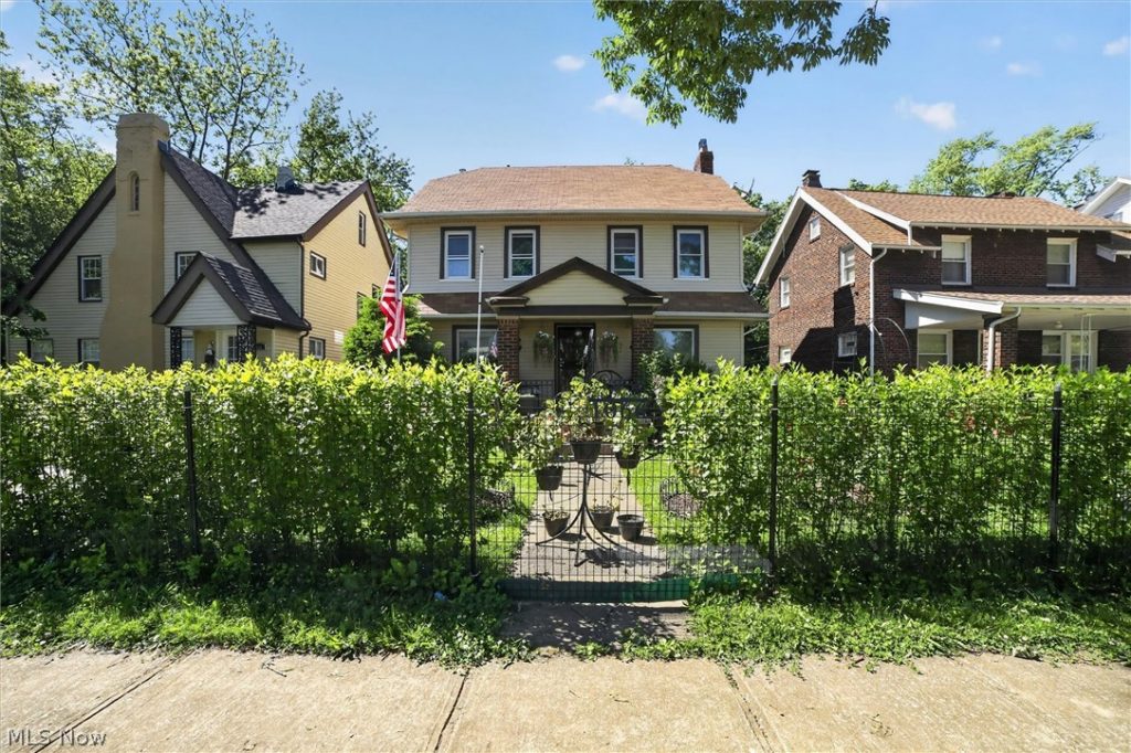 1066 Nela View Road, Cleveland Heights, OH