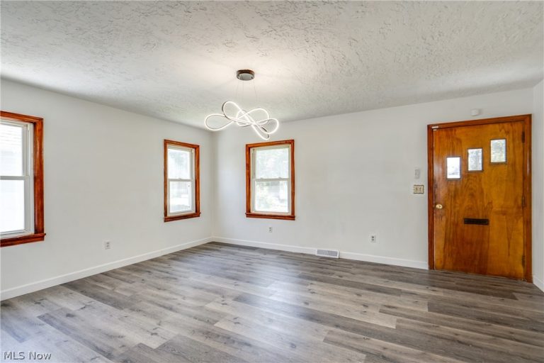 295 Boxwood Avenue, Akron, OH - Photo 8