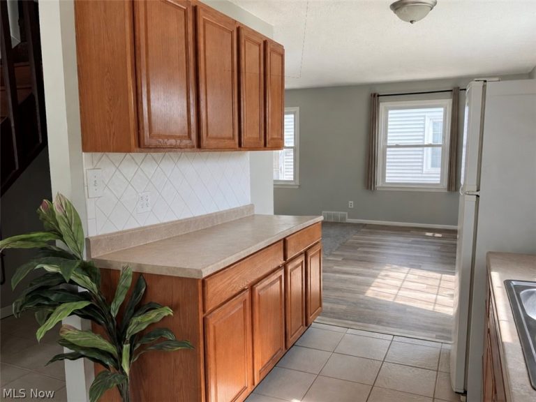 1572 Woodrow Avenue, Mayfield Heights, OH - Photo 4