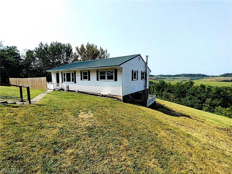 61900 Fairview Road, Barnesville, OH - Photo 2