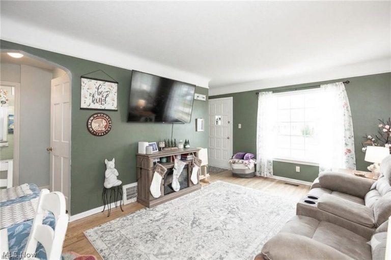 25151 Zeman Avenue, Euclid, OH - Photo 5