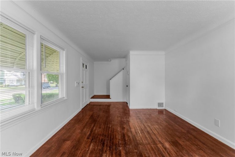 15803 Delrey Avenue, Cleveland, OH - Photo 5