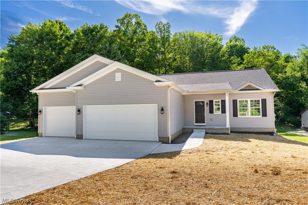 10694 Welton Road, Bolivar, OH