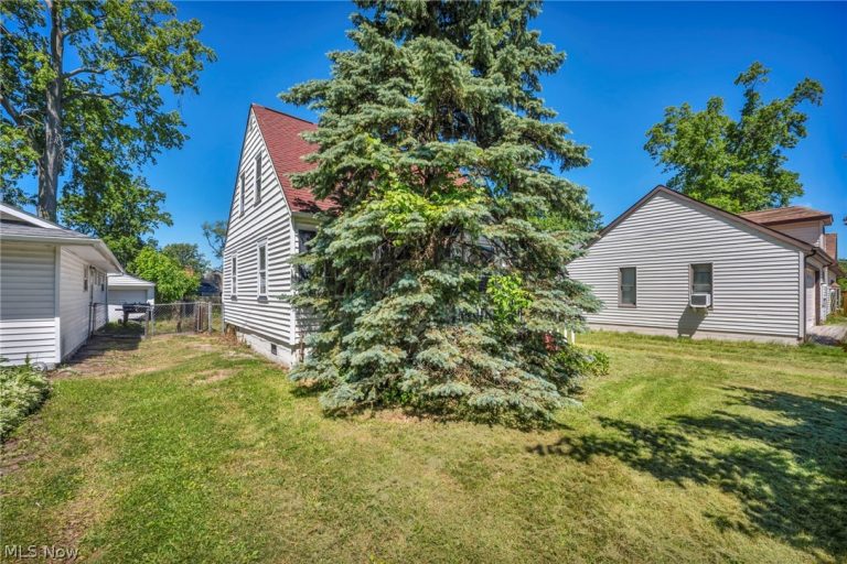 718 343rd Street, Eastlake, OH - Photo 3