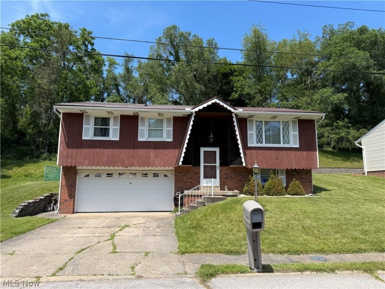 159 Valley Way, Weirton, WV - Photo 2