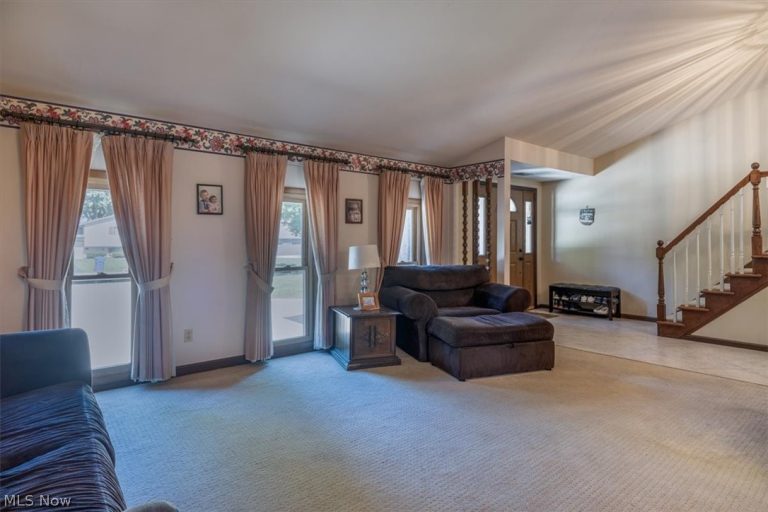 709 Oakhurst Drive, Amherst, OH - Photo 5