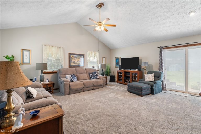 2419 Meadow Spring Circle, Akron, OH - Photo 6
