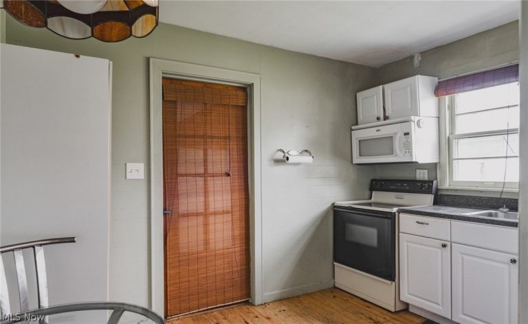 505 27th Street, Vienna, WV - Photo 5