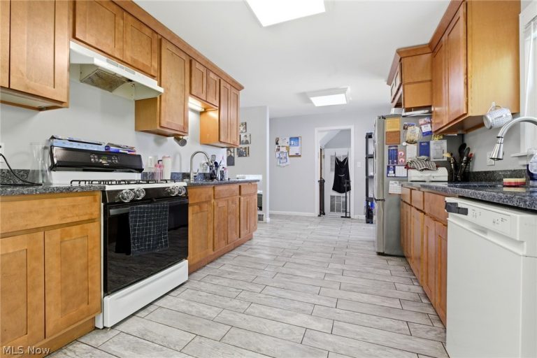 2431 White Road, University Heights, OH - Photo 8