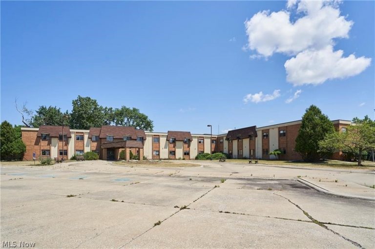 16231 Broadway Avenue, Maple Heights, OH - Photo 3