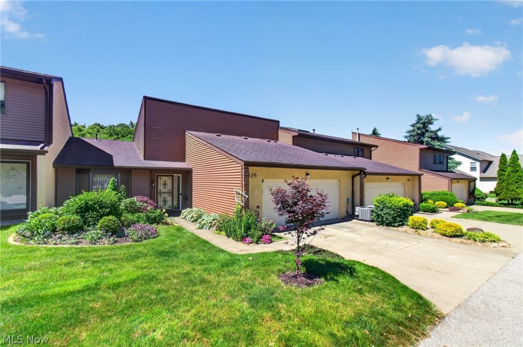 139 Mulberry Lane, Munroe Falls, OH