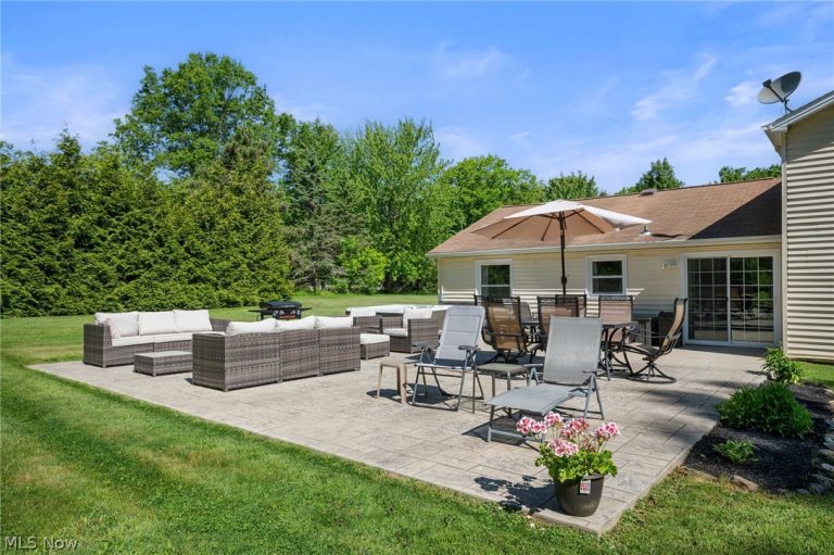 11341 Willow Hill Drive, Chesterland, OH - Photo 3