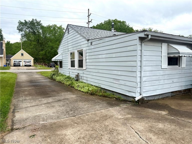 2065 Clermont Avenue, Warren, OH - Photo 8