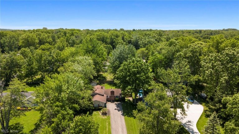 8860 Evergreen Drive, Mentor, OH - Photo 2