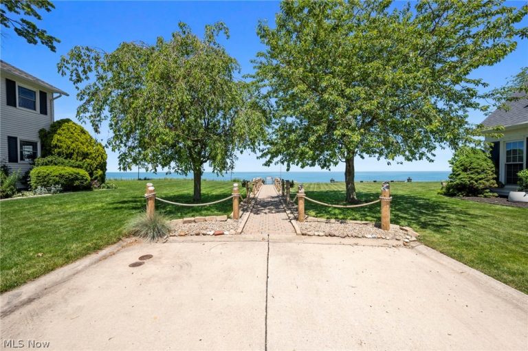 100 Lake Edge Drive, Euclid, OH - Photo 4