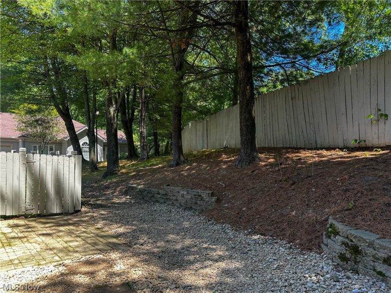 7 Woodland Chase Boulevard, Niles, OH - Photo 3