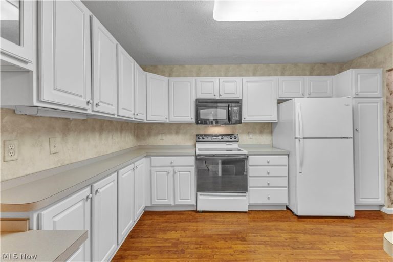 29 Community Drive, Avon Lake, OH - Photo 6