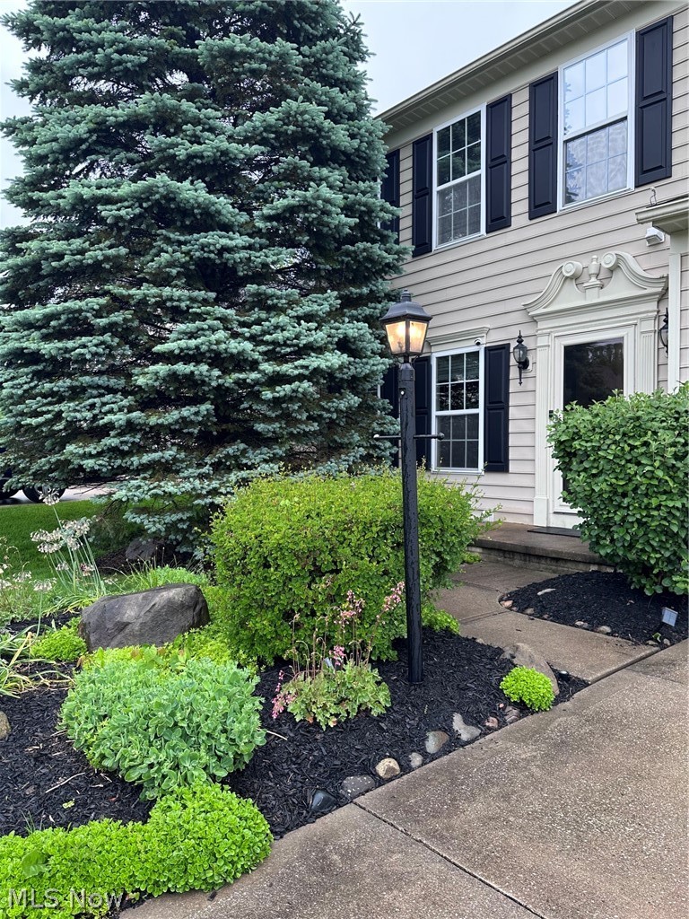 887 Willow Creek Drive, Fairlawn, OH - Photo 2