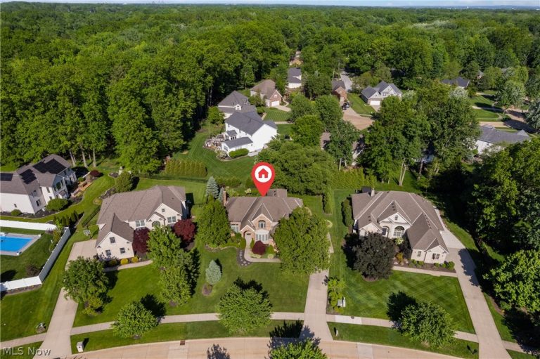 26982 Courtland Meadows, Westlake, OH - Photo 4