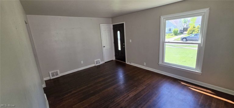 12605 Shady Oak Boulevard, Garfield Heights, OH - Photo 5