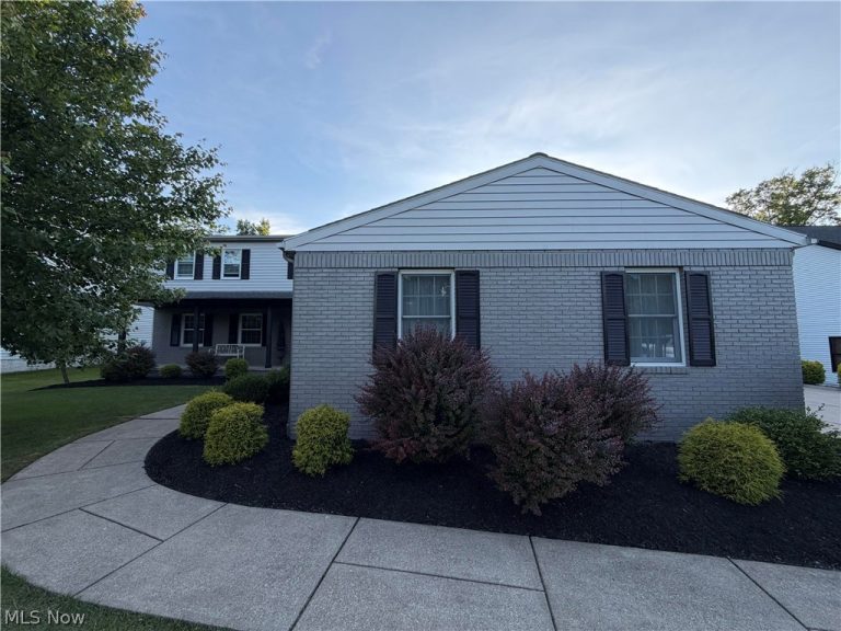 8120 Daventree Drive, Brecksville, OH - Photo 3
