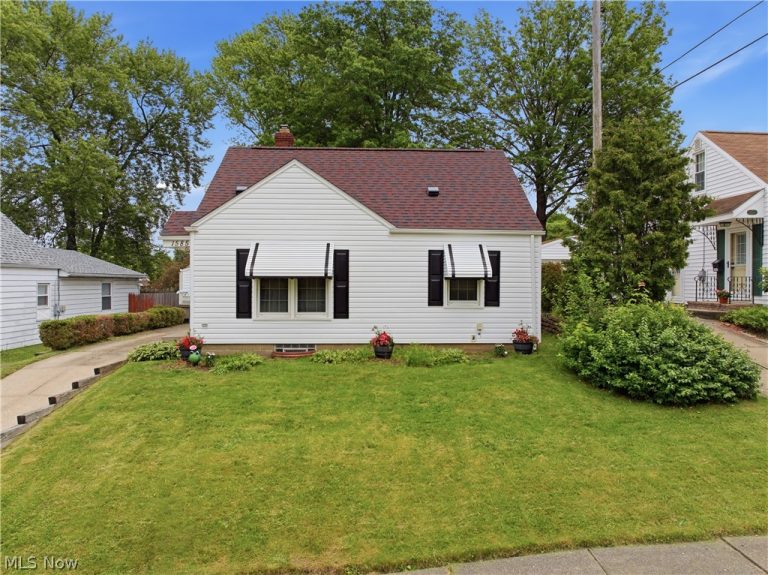 1585 Thornapple Avenue, Akron, OH - Photo 2